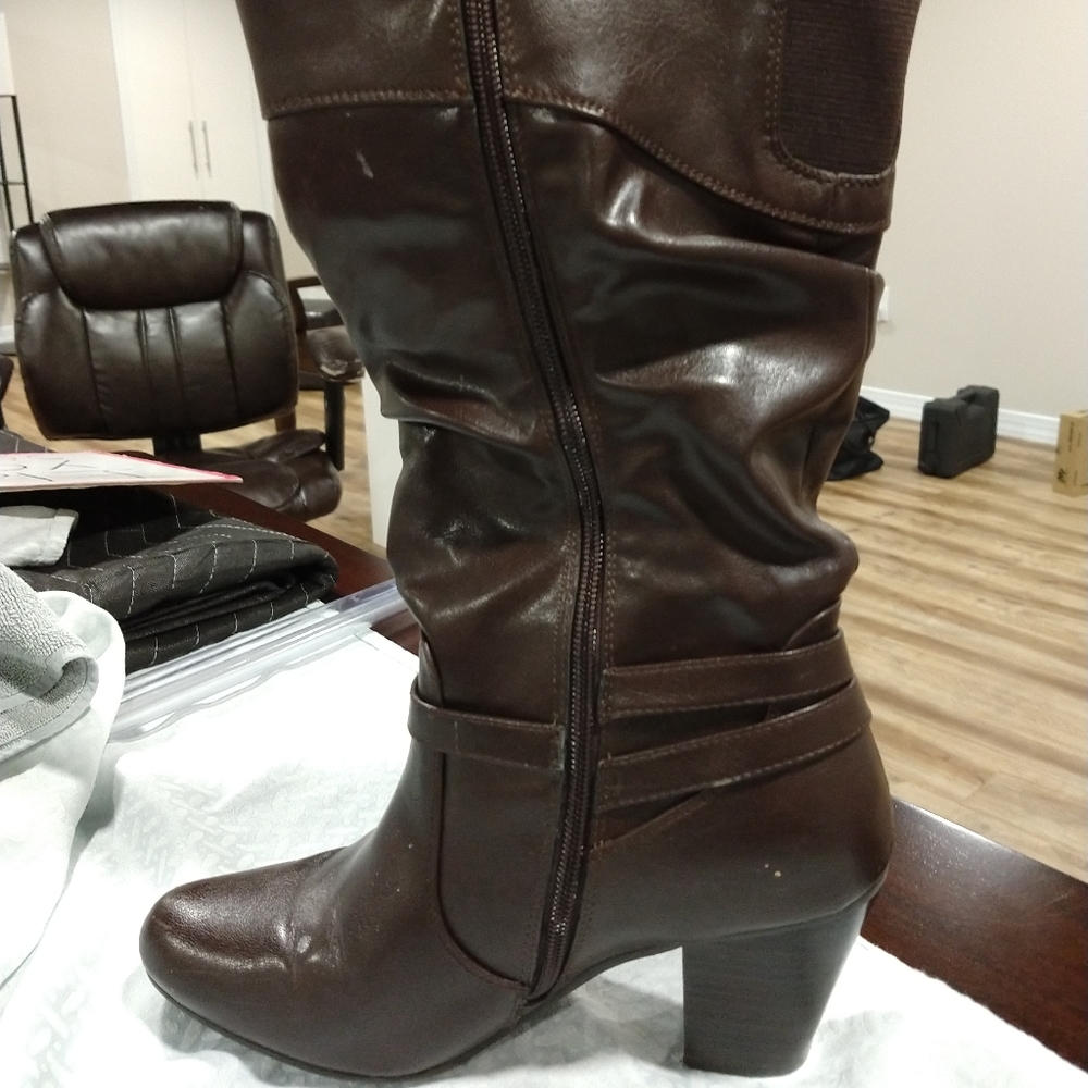 White Mountain Boots View 2